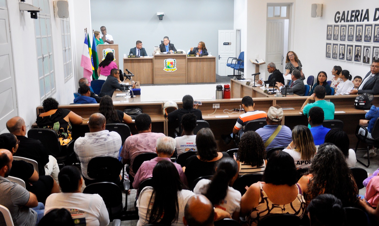 NOTÍCIA: Falta de atendimento adequado a autistas domina debates na Câmara de São Mateus