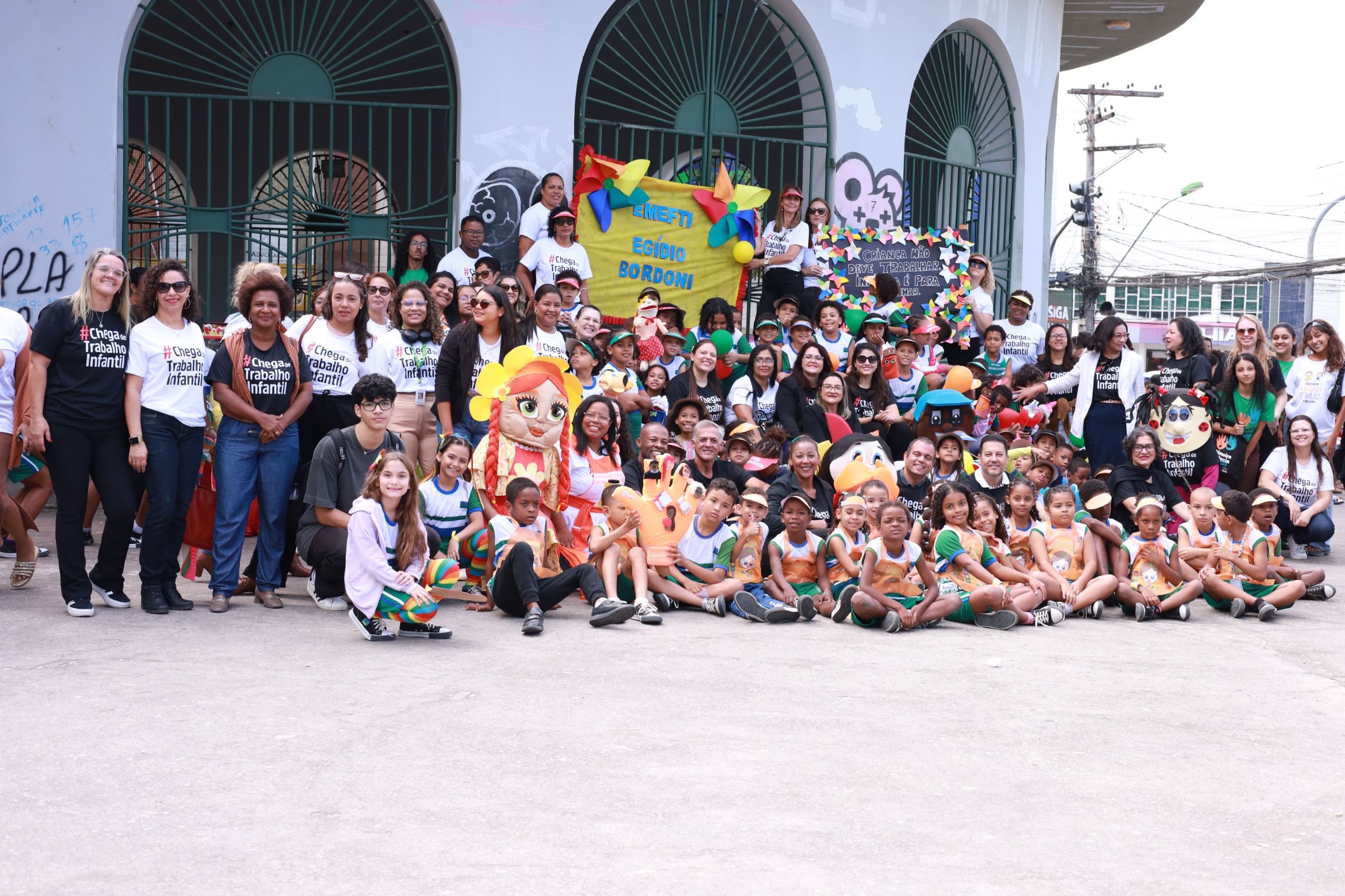 NOTÍCIA: São Mateus realiza passeata em alusão ao Dia Mundial de Combate ao Trabalho Infantil